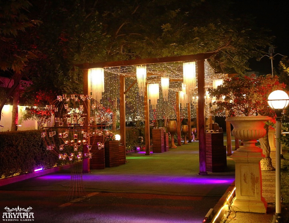 ورودی عروس و داماد در شب باغ تالار آریانا
